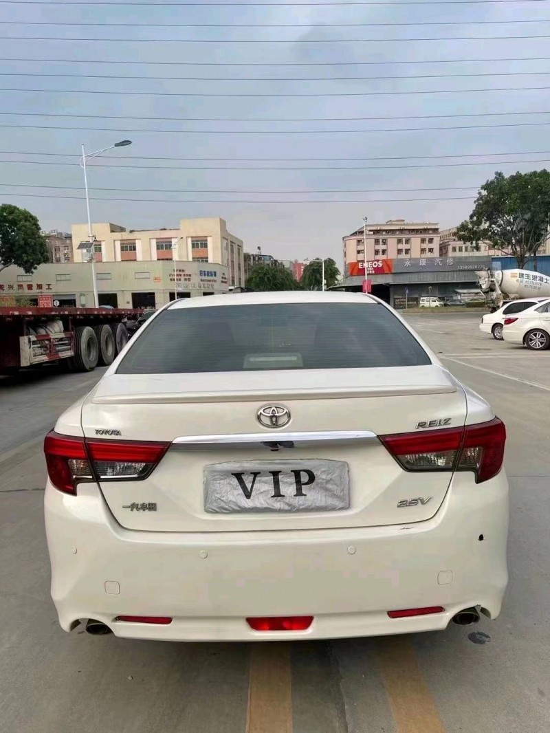 东莞14年丰田锐志9