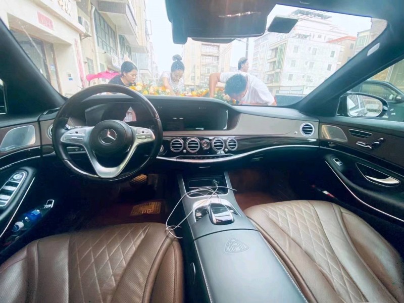 广州18年奔驰迈巴赫S级3