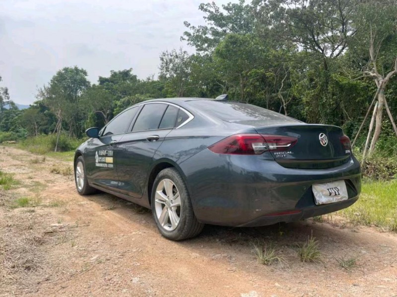 中山20年别克君威4