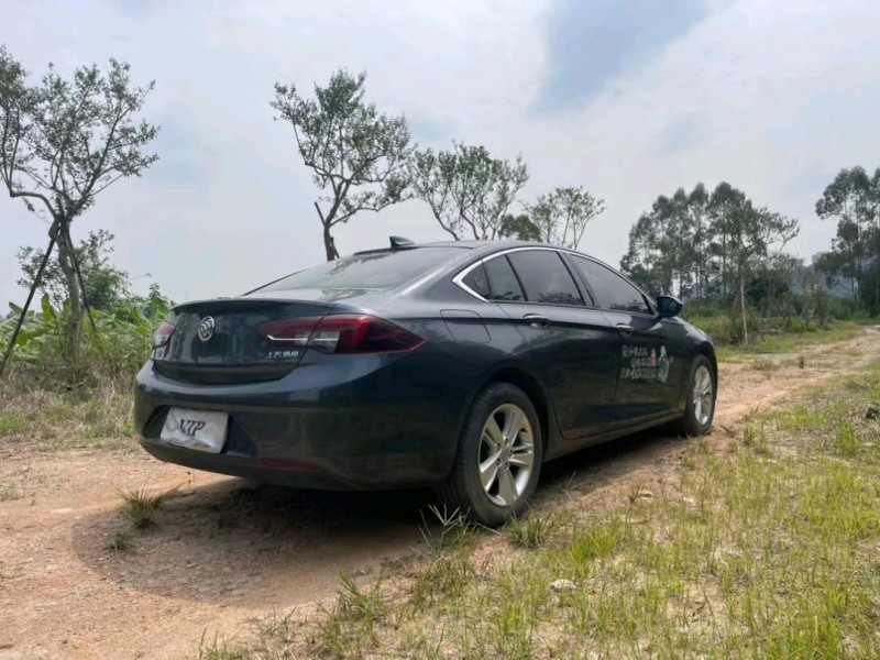 中山20年别克君威5