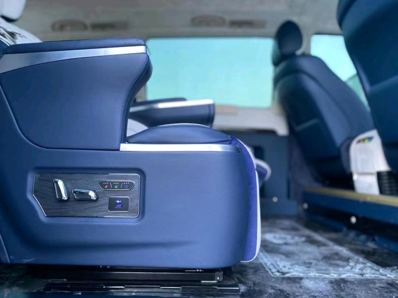 中山13年奔驰威霆8