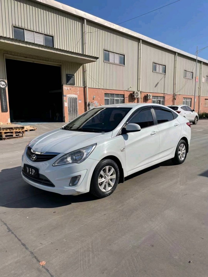 东莞13年现代瑞纳2