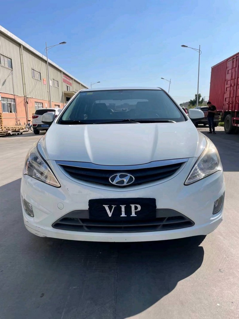 东莞13年现代瑞纳1