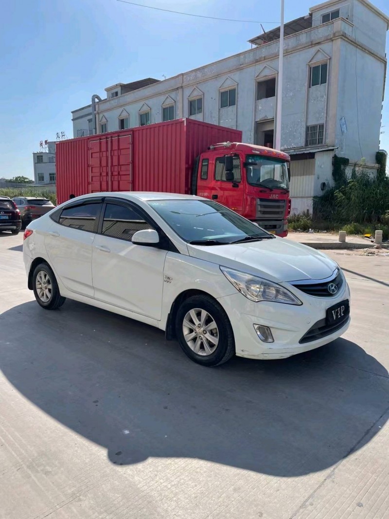 东莞13年现代瑞纳3