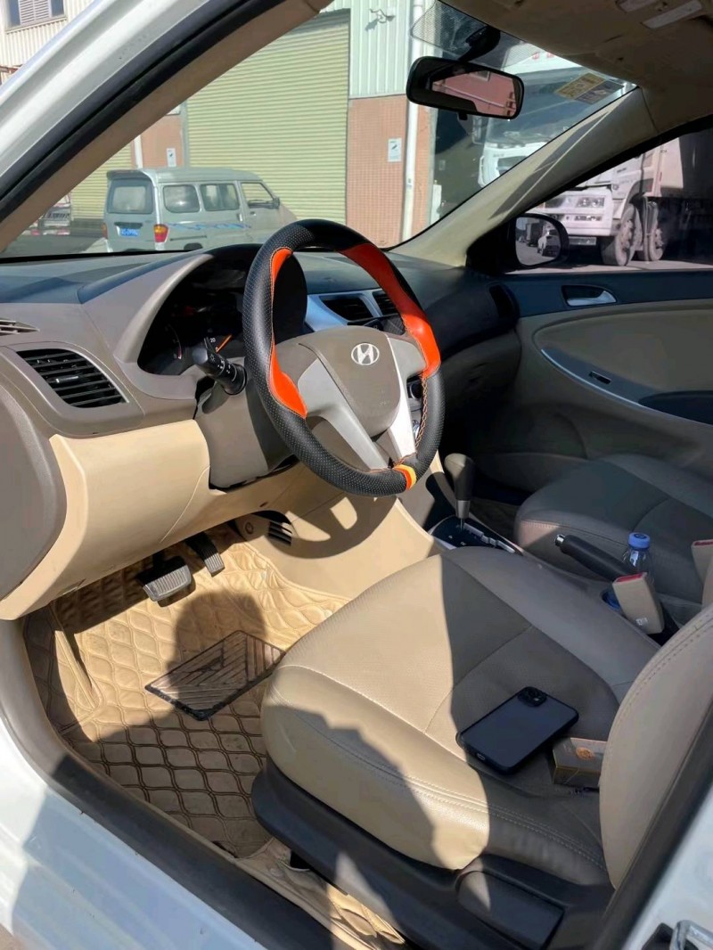 东莞13年现代瑞纳5