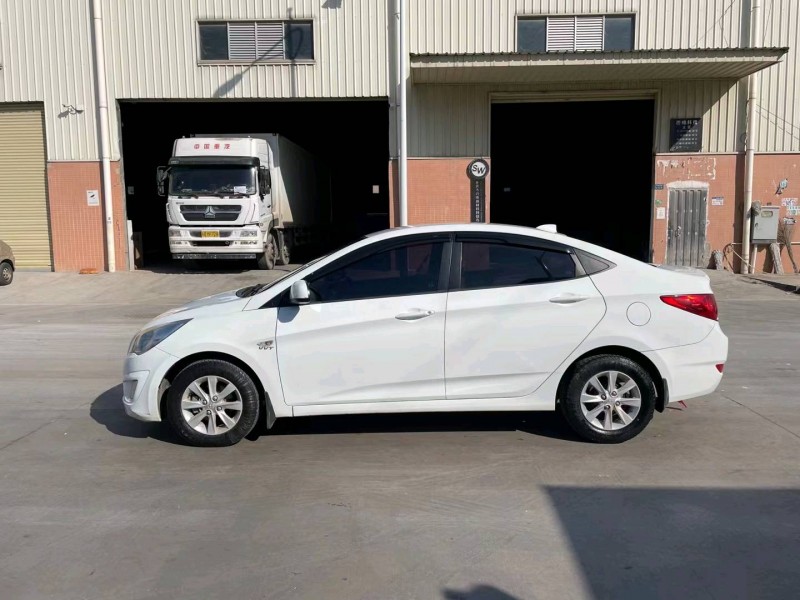 东莞13年现代瑞纳7