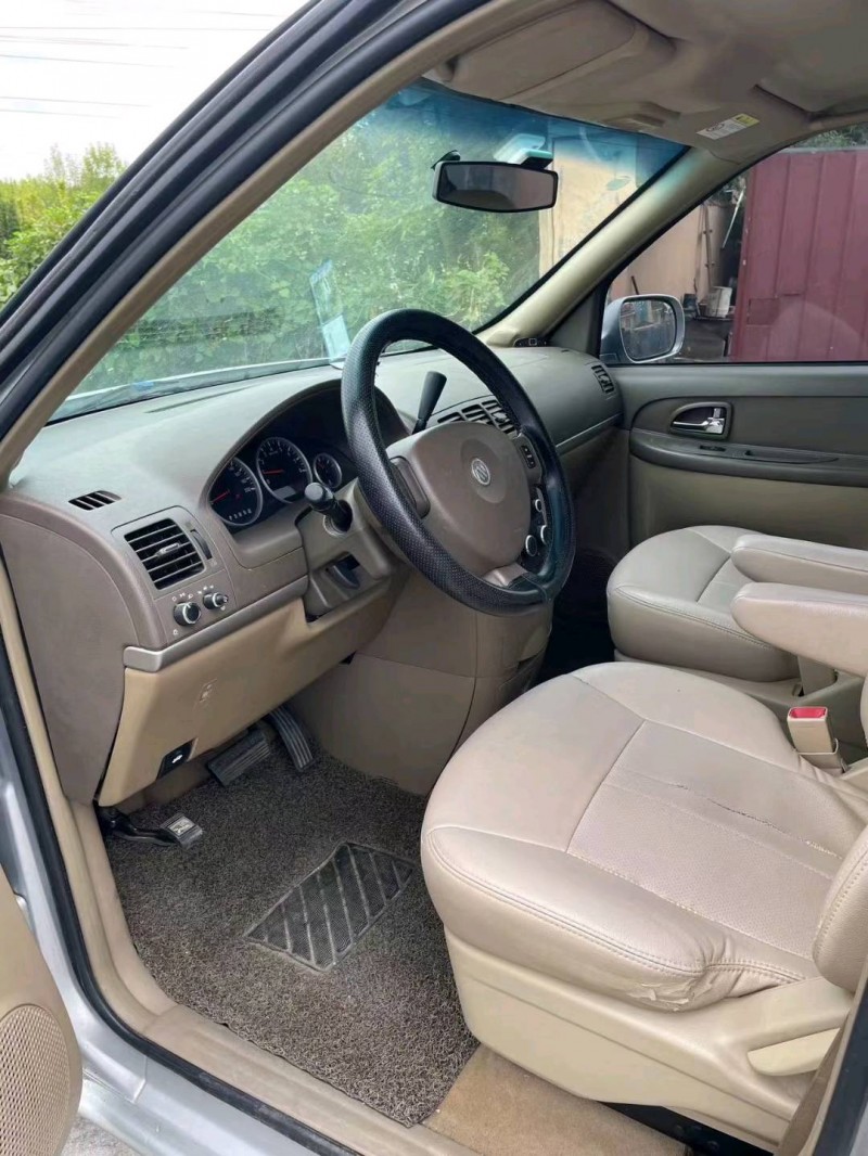 青岛16年别克GL84