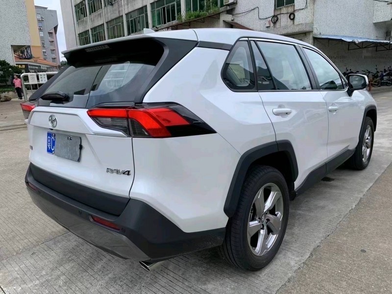 中山21年丰田RAV45
