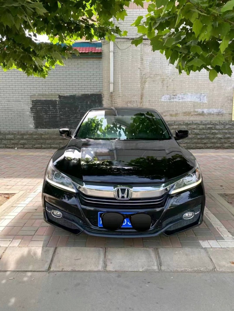 邢台17年本田雅阁1