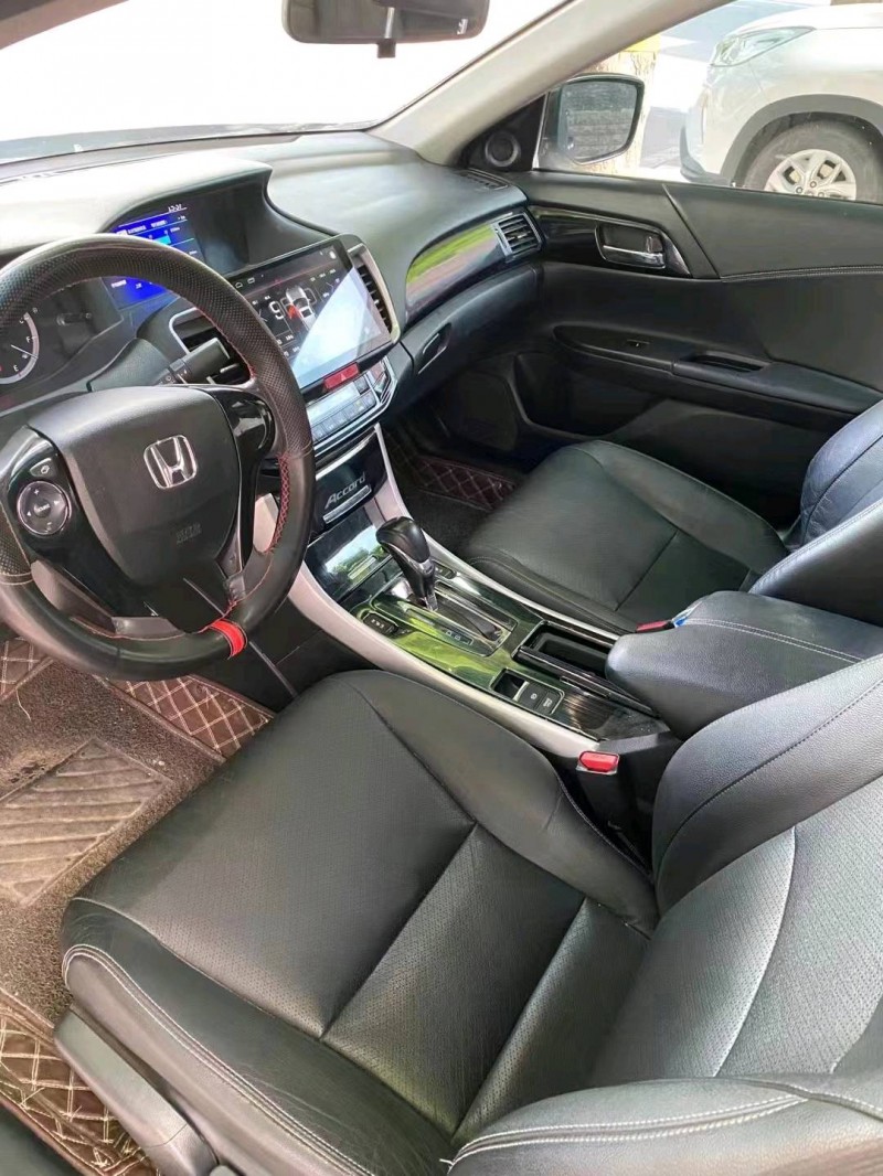 邢台17年本田雅阁5