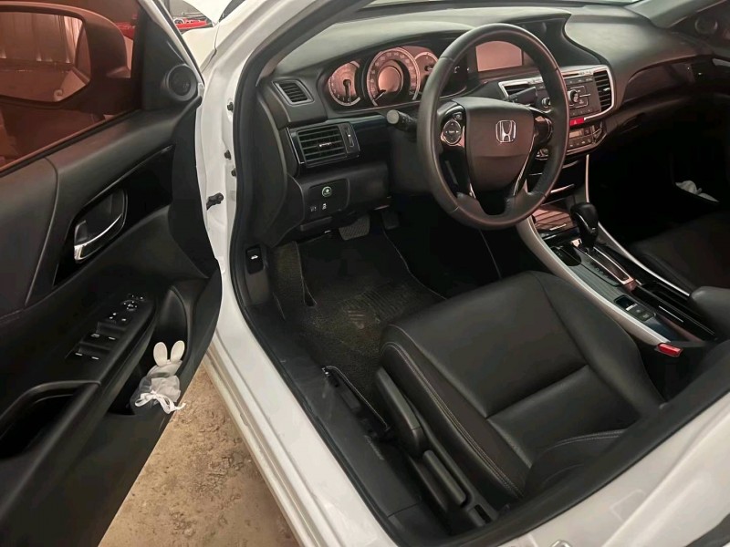 保定17年本田雅阁2