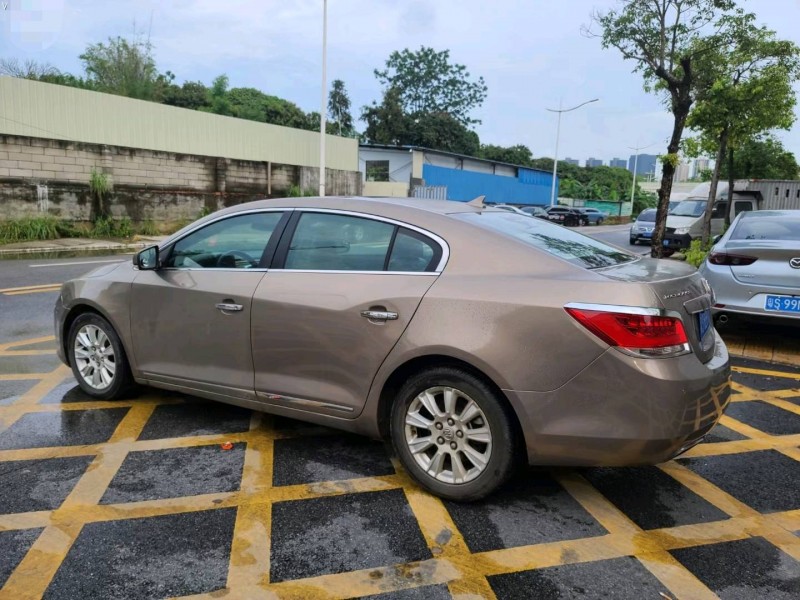 东莞12年别克君越7