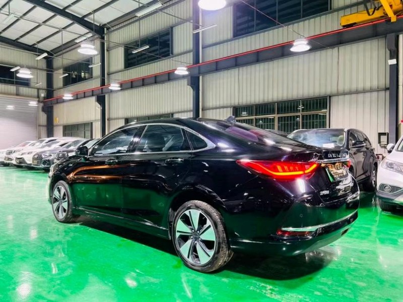 东莞21年北汽新能源EU系列8