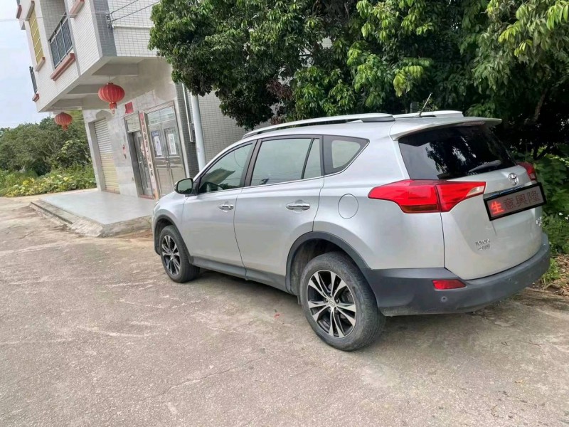 广州13年丰田RAV44
