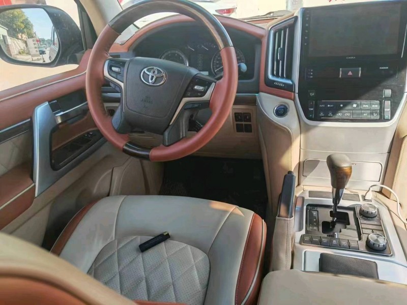 保定12年丰田兰德酷路泽2