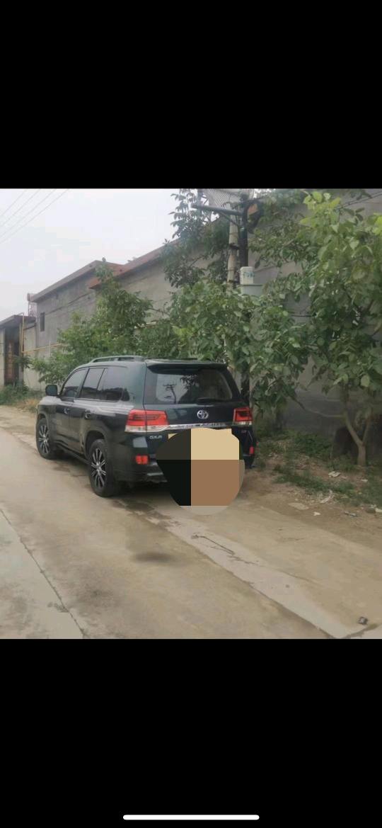 保定12年丰田兰德酷路泽7