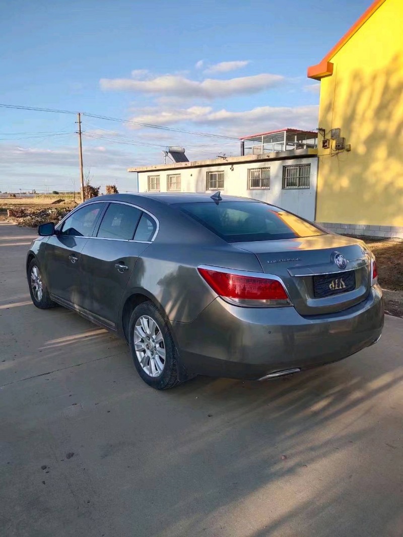 东营10年别克君越4