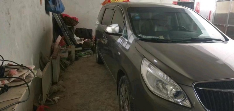 济宁17年别克GL82