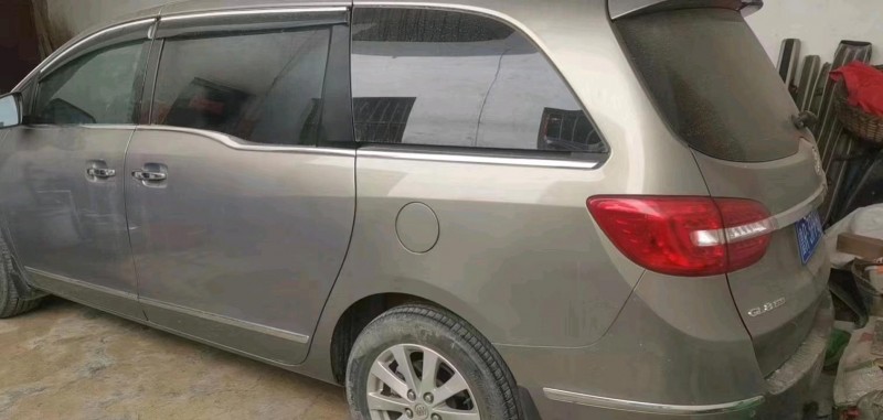 济宁17年别克GL85