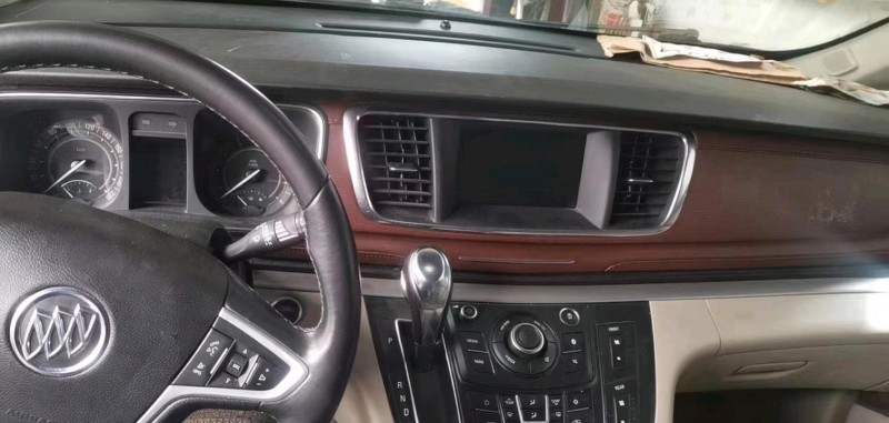 济宁17年别克GL84