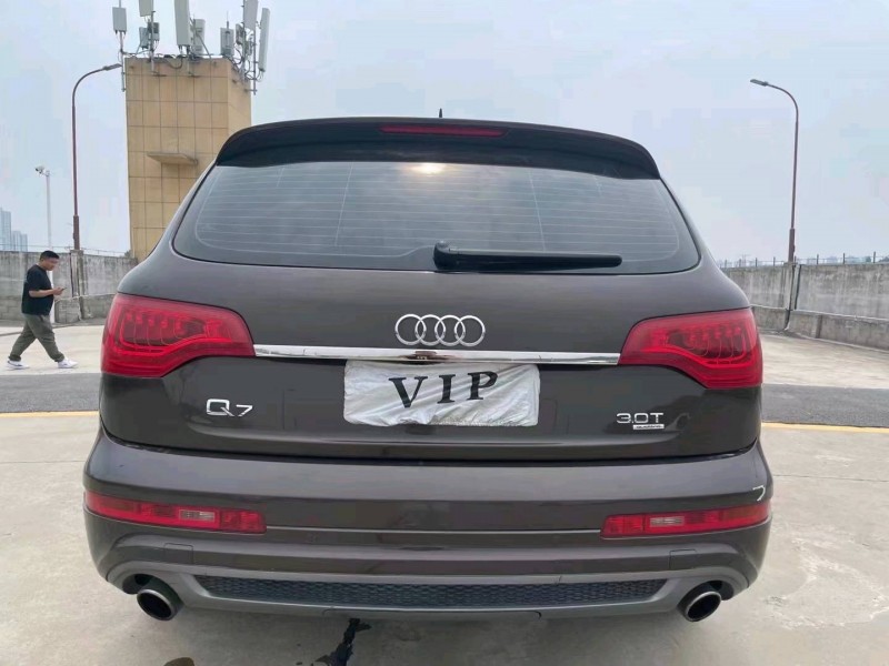 北京12年奥迪Q74