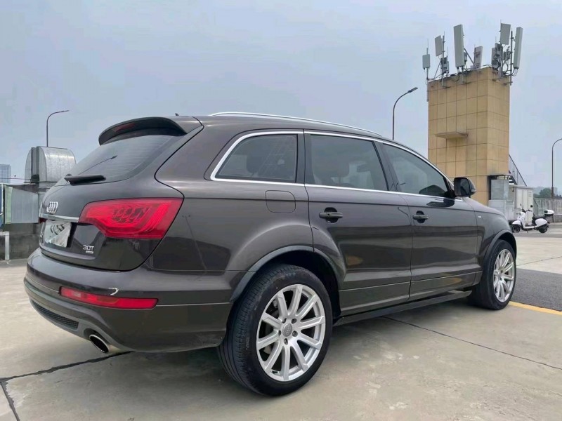 北京12年奥迪Q75