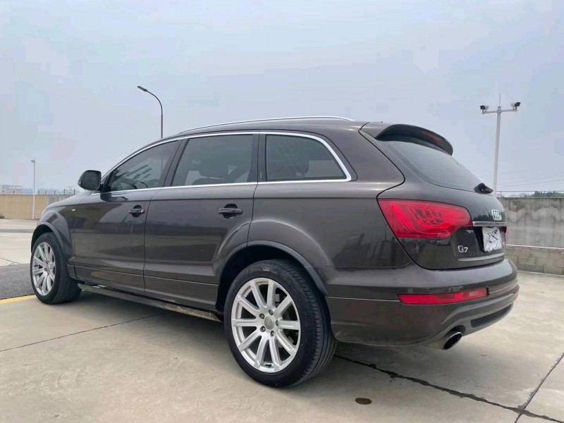 北京12年奥迪Q76