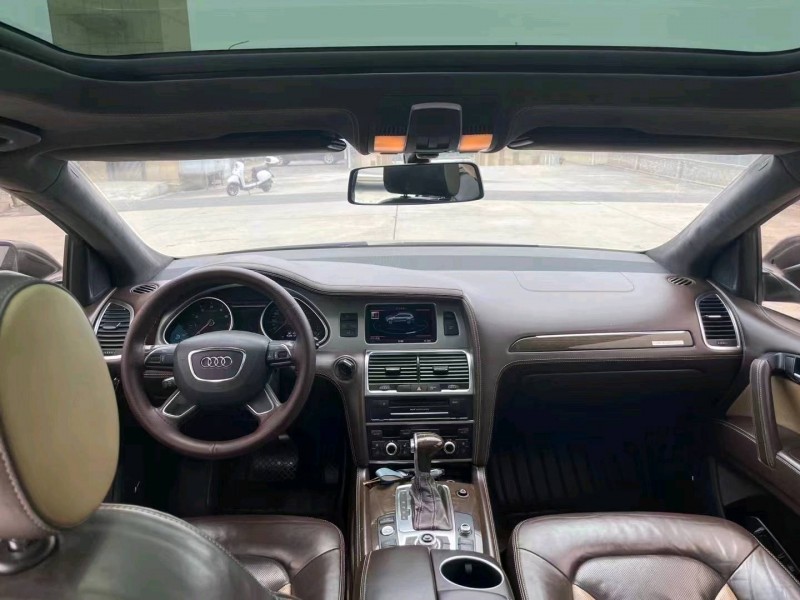 北京12年奥迪Q78