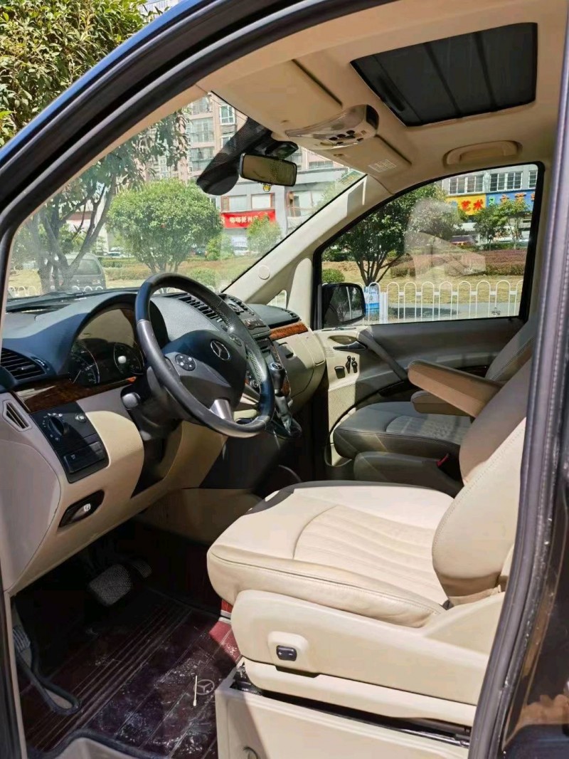 北京14年奔驰唯雅诺4