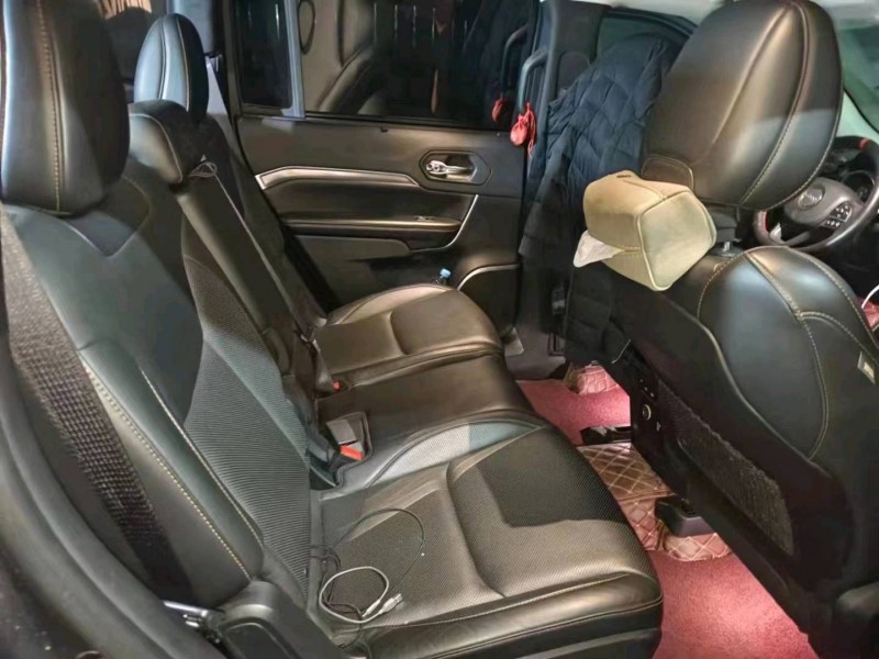 宜春18年Jeep指揮官1