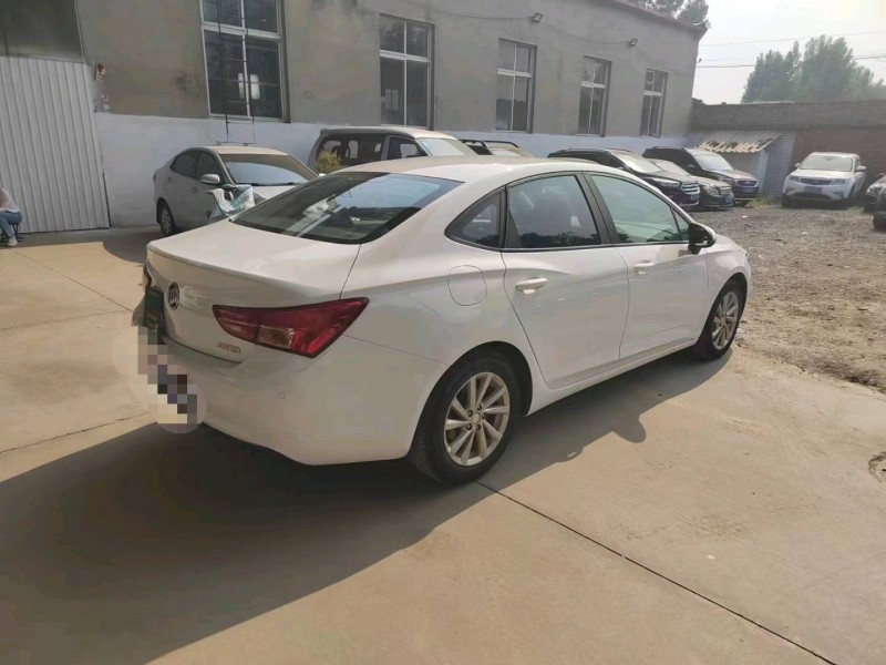 保定15年别克威朗8