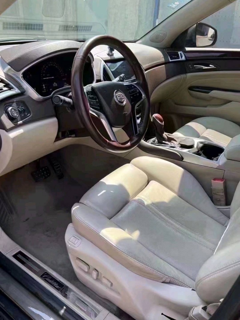 保定16年凯迪拉克SRX8