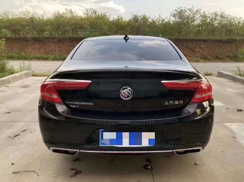 青岛18年别克君越3