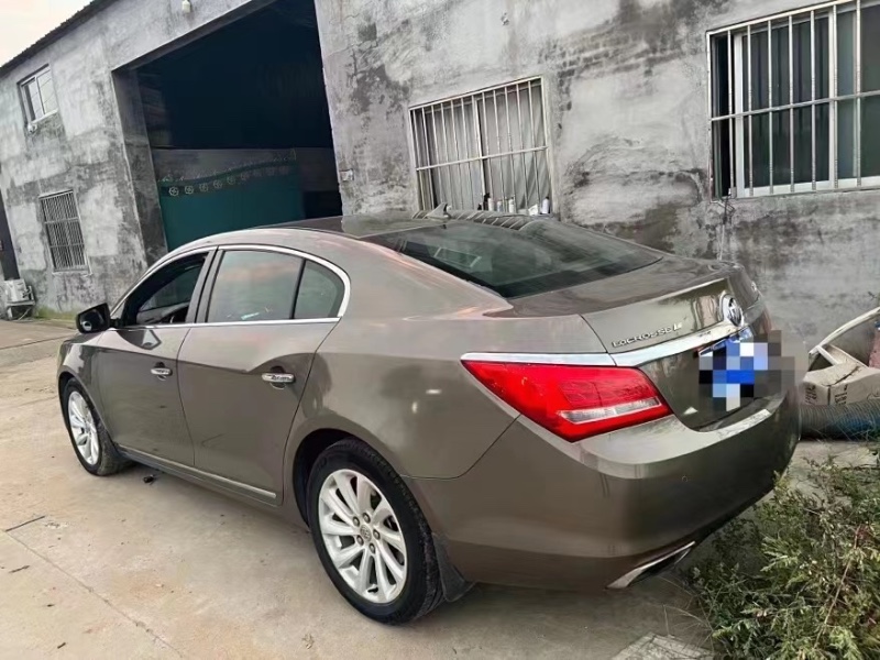 青岛15年别克君越2