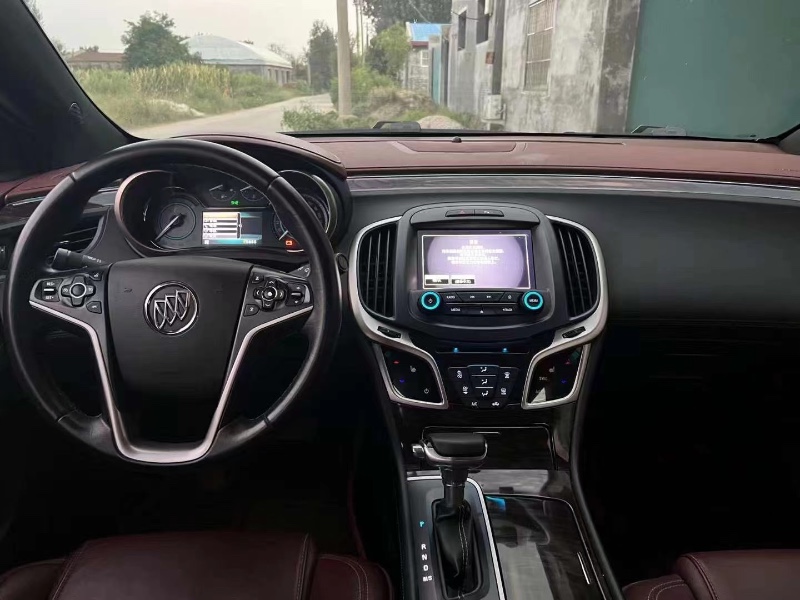 青岛15年别克君越8