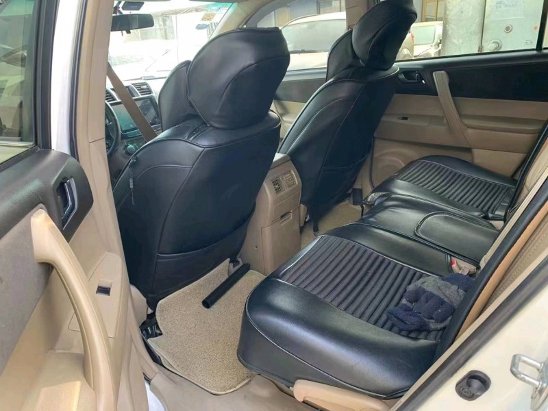 保定14年丰田汉兰达6