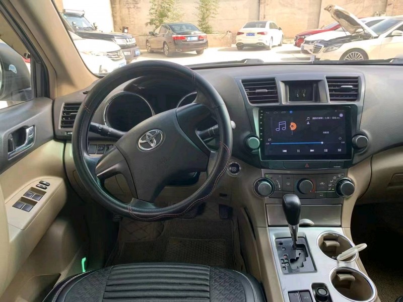 保定14年丰田汉兰达7