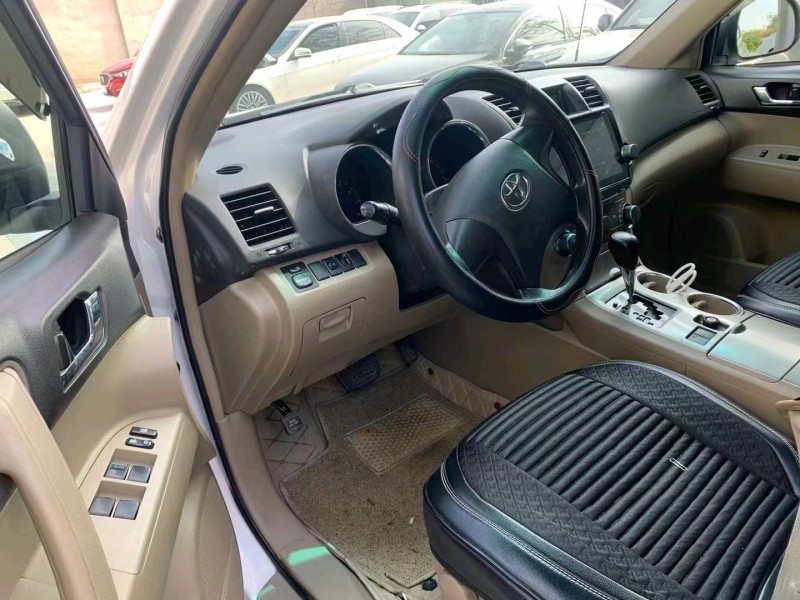 保定14年丰田汉兰达8