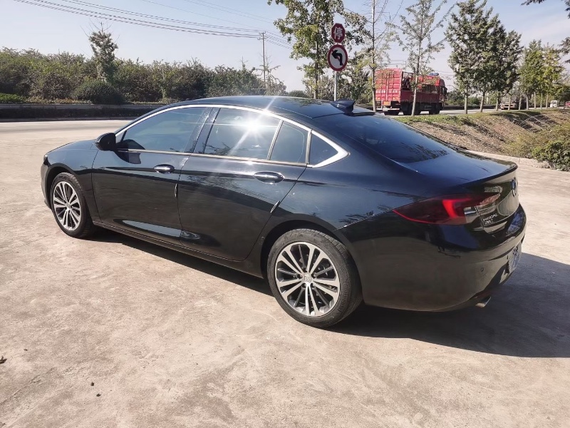 徐州19年别克君威5