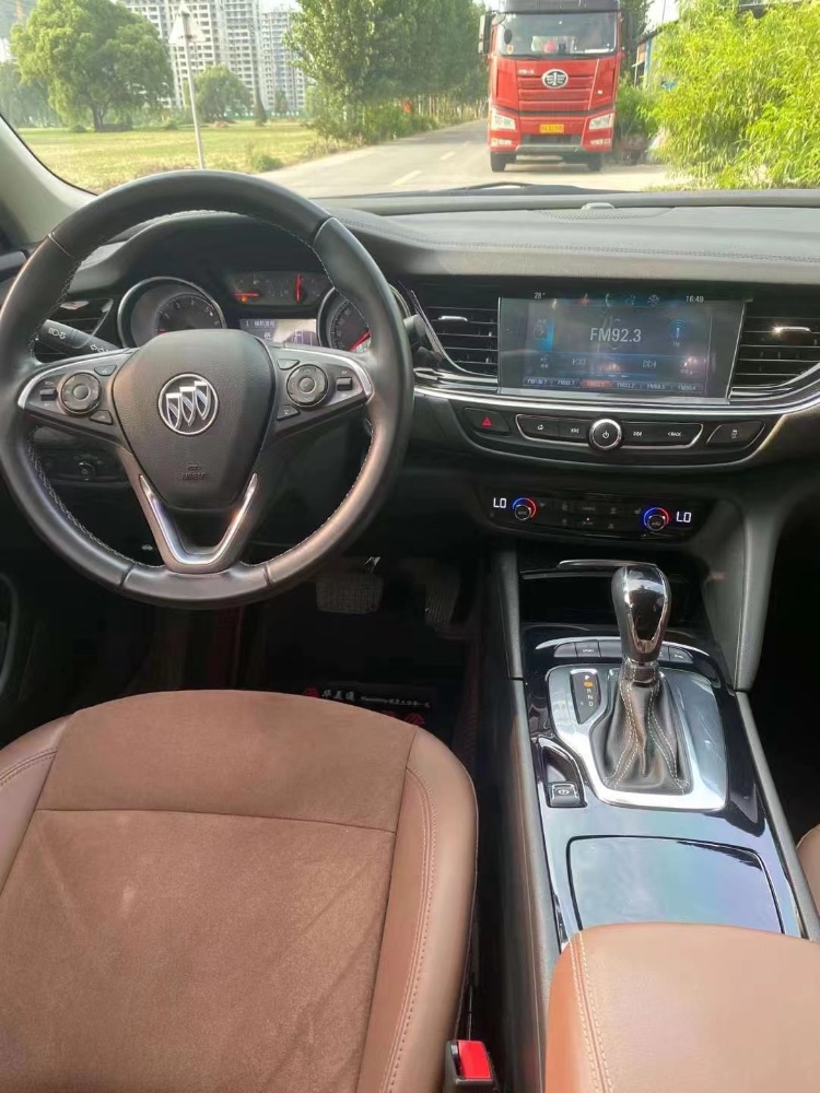 枣庄19年别克君威6