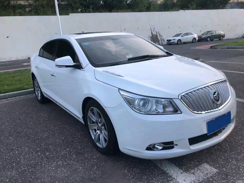 青岛12年别克君越7