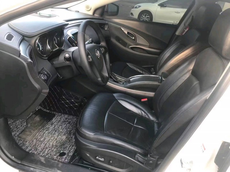 青岛12年别克君越4