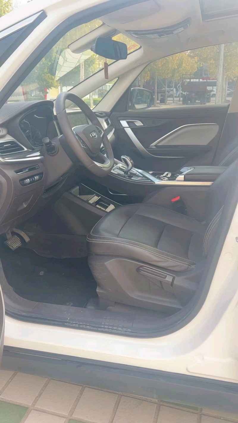 北京21年吉利嘉际4