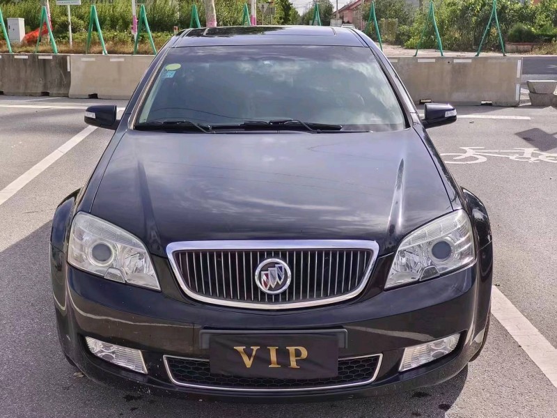 东营13年别克林荫大道1