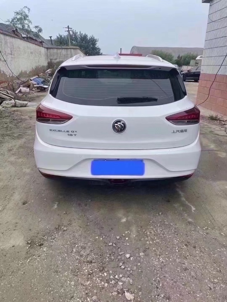 济宁19年别克阅朗8