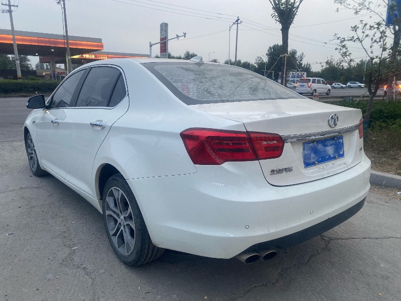 北京18年北汽绅宝D704