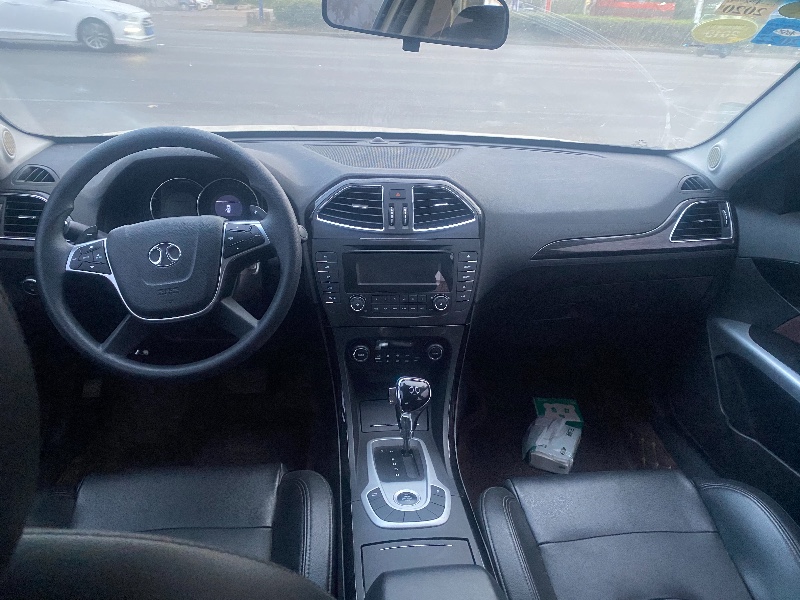 北京18年北汽绅宝D707