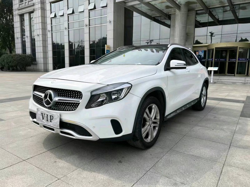 枣庄17年奔驰GLA8