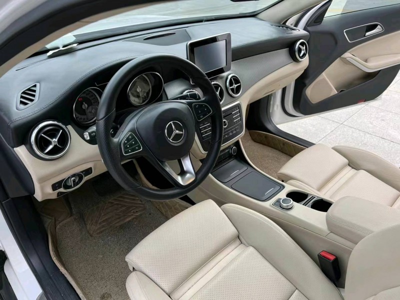 枣庄17年奔驰GLA3