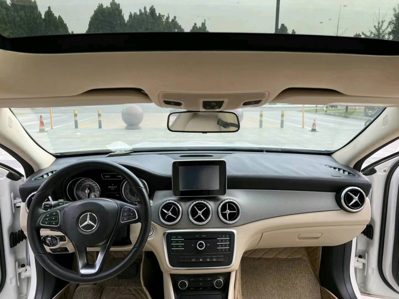 枣庄17年奔驰GLA1